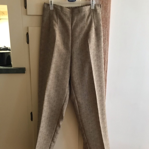 Pant suit. - Picture 3 of 5